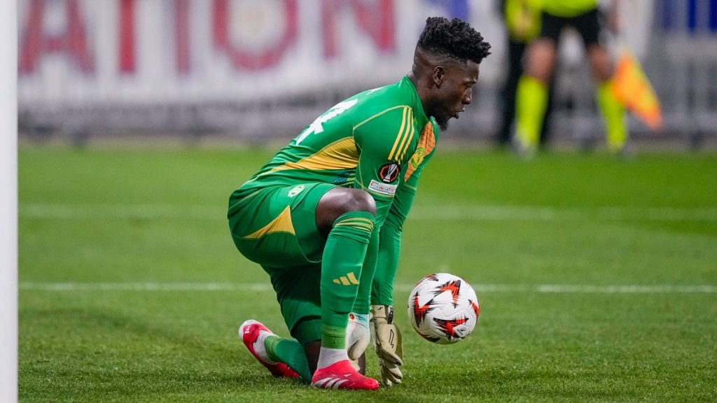 Thủ môn số 1 của MU bị loại sau sai lầm tại Europa League